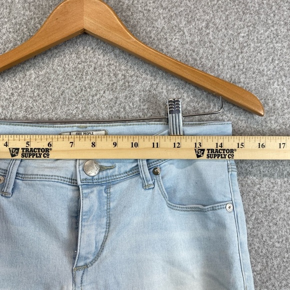 Free People light wash skinny jeans size 27 wardrobe basics bodycon boho - Picture 3 of 9